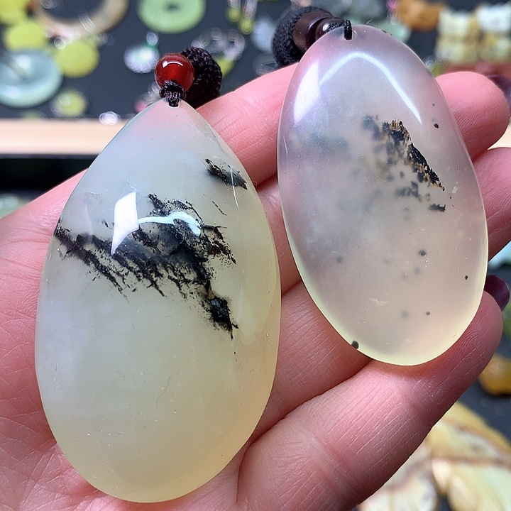 蛇纹石玉颈饰未镶嵌