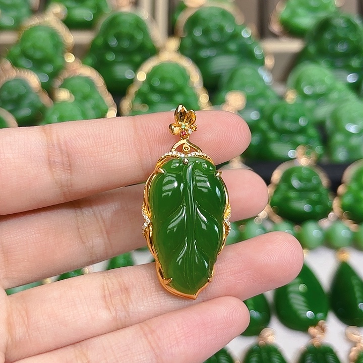 和田玉（碧玉）颈饰18K金镶嵌