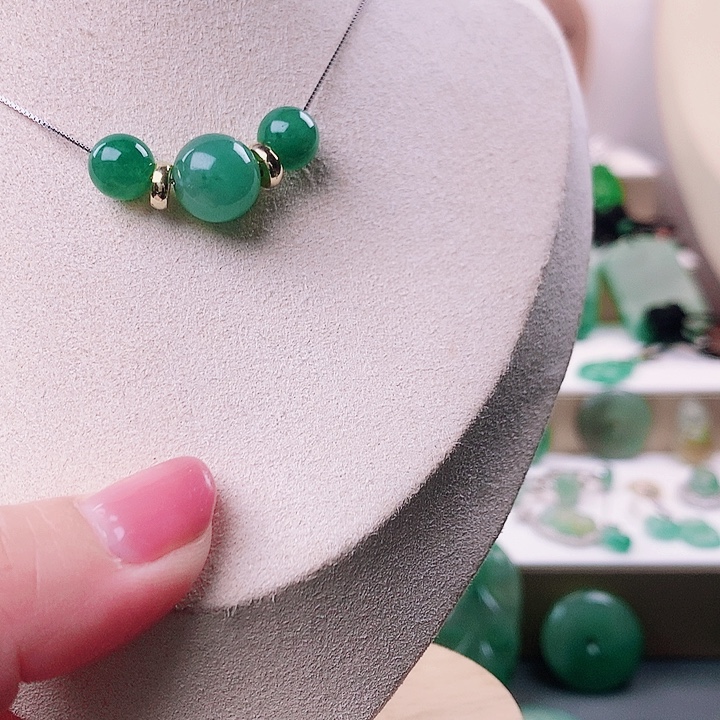 石英质玉未镶嵌颈饰