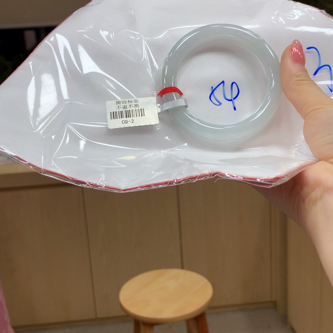 翡翠手镯未镶嵌不退不换