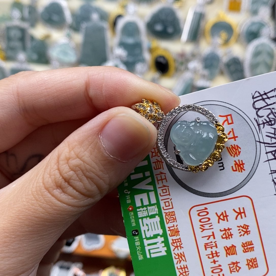 翡翠未镶嵌颈饰翡翠