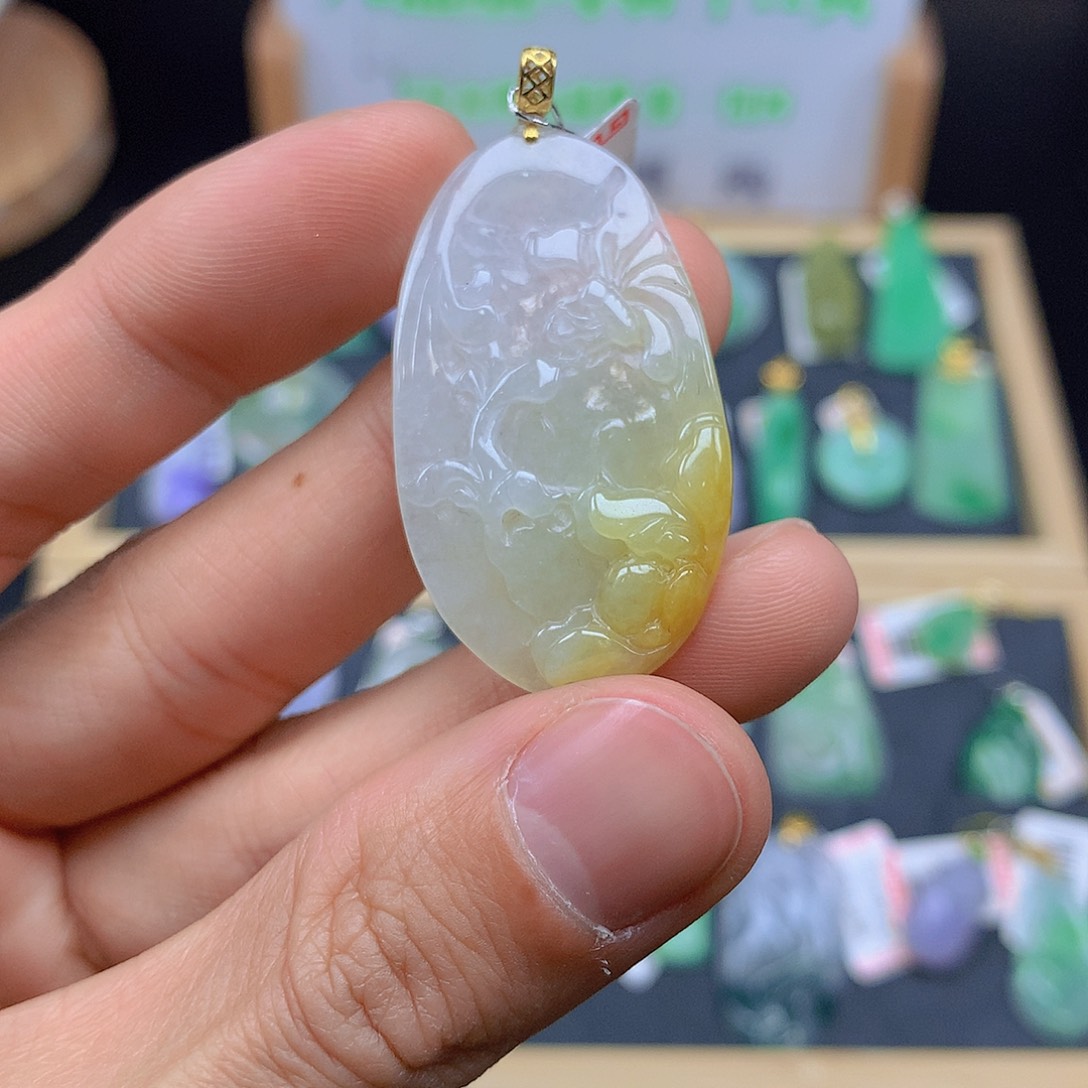 翡翠颈饰18K金镶嵌翡翠