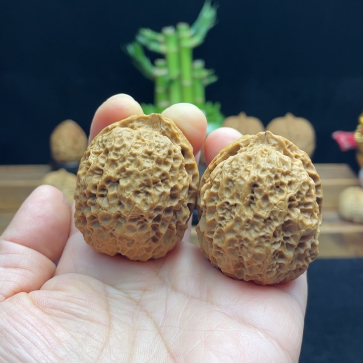 文玩核桃把件云南铁核桃30
