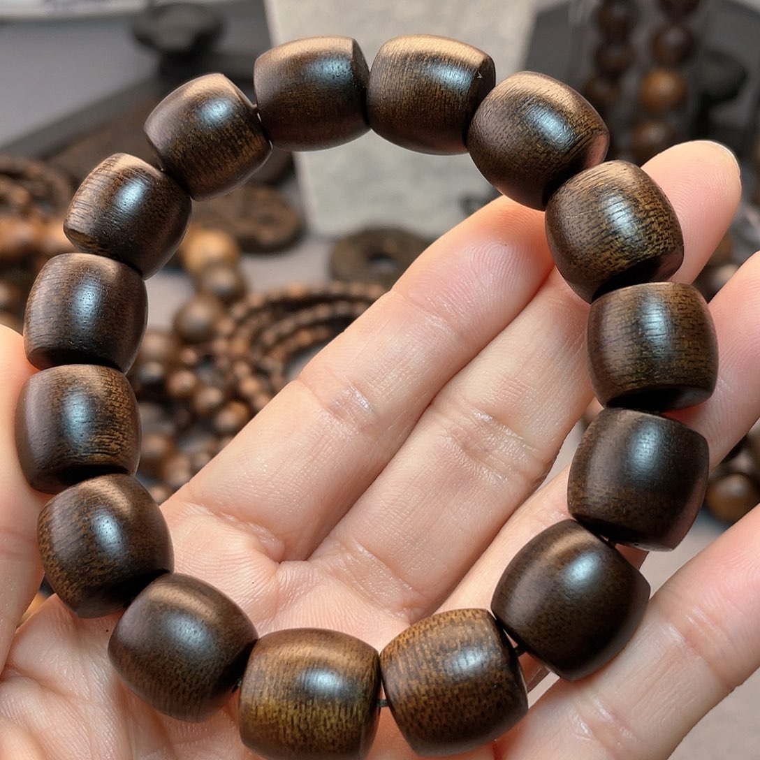 沉香手串s****n芽庄白棋