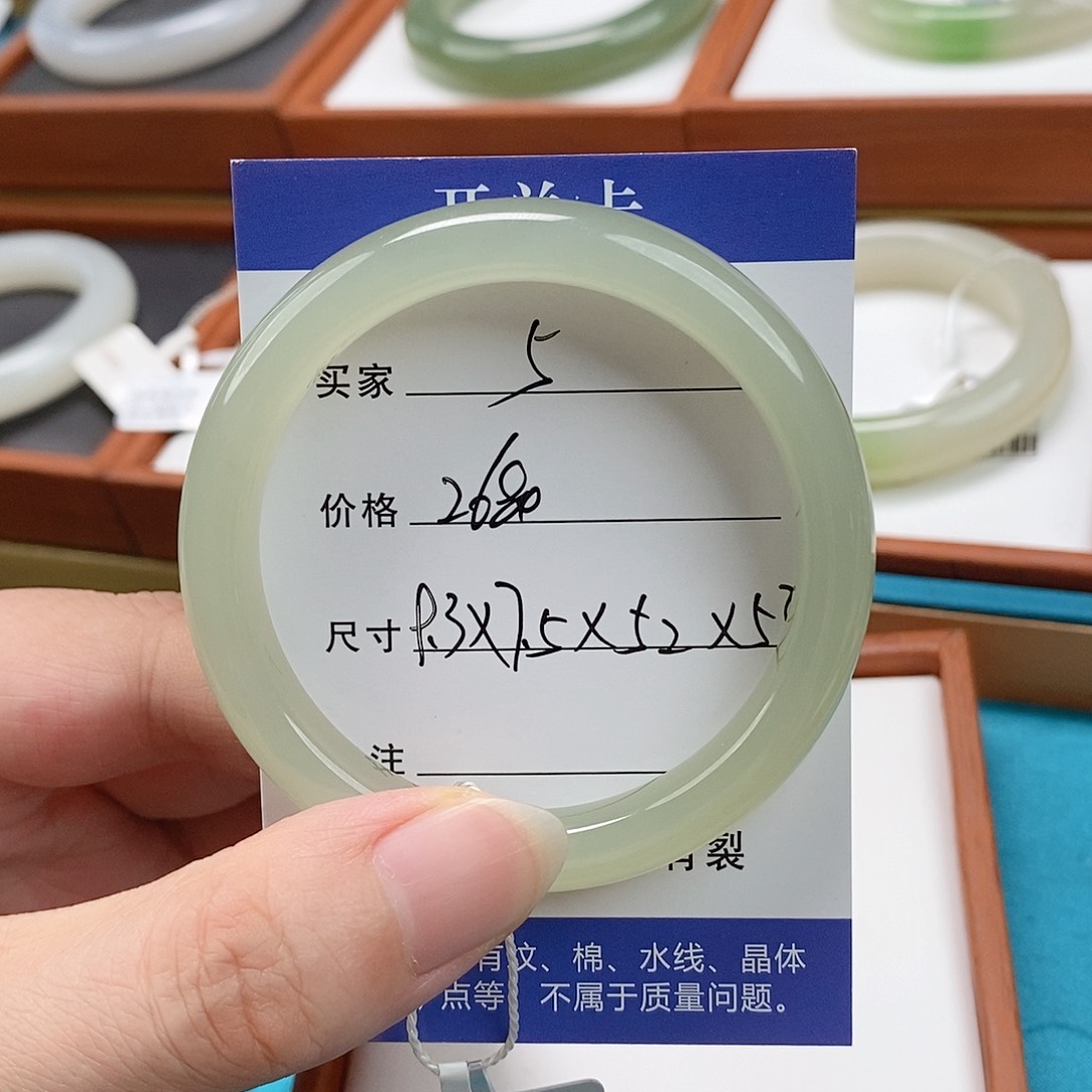 和田玉手镯未镶嵌