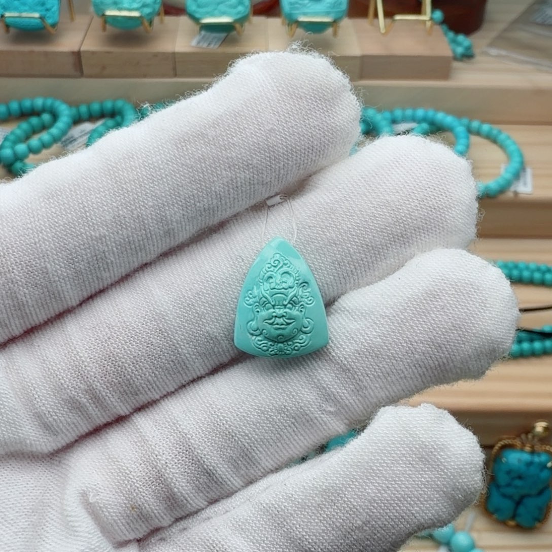 绿松石未镶嵌珠宝奇石