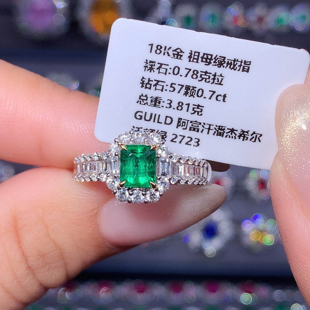 祖母绿戒指18K金镶嵌