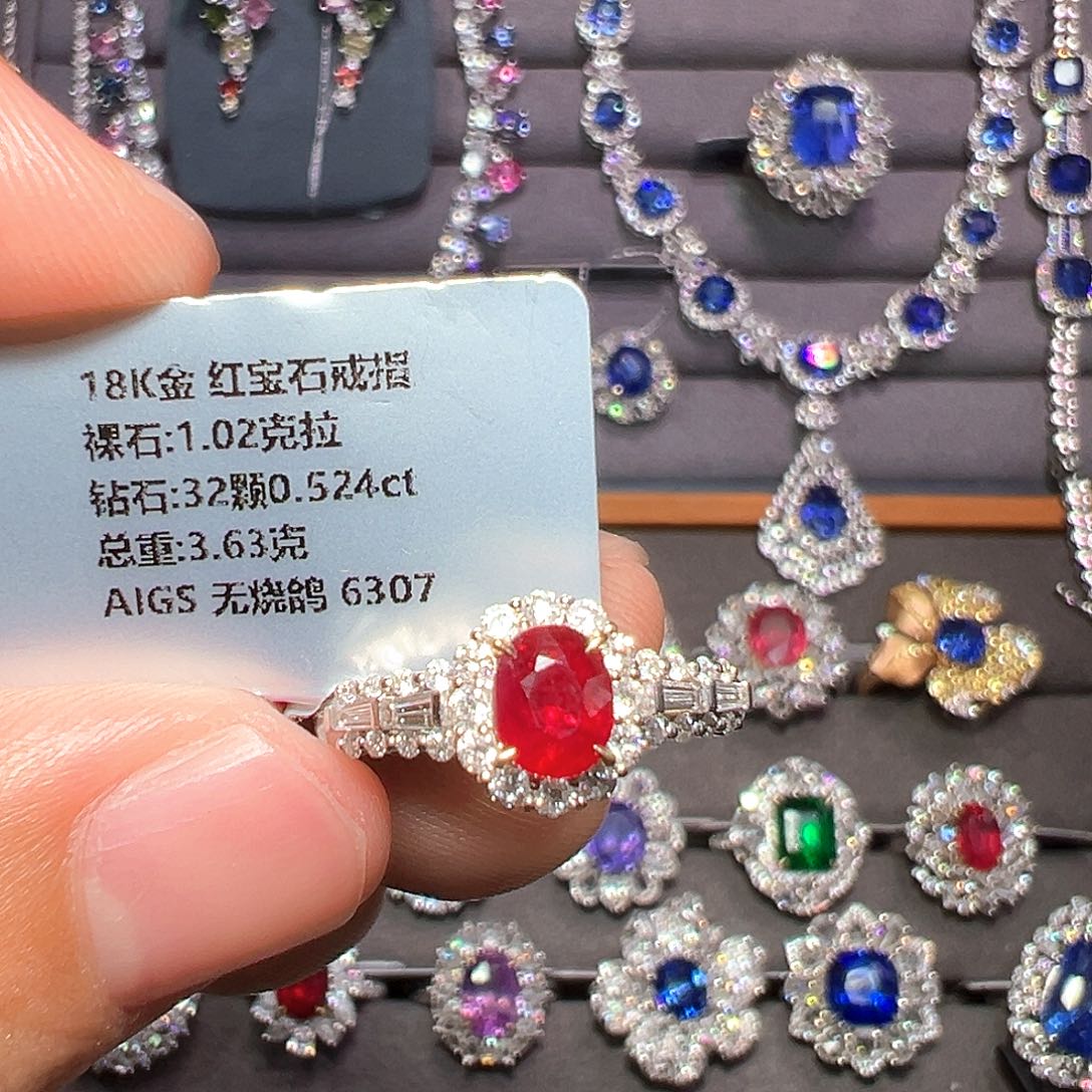 18K金镶嵌红宝石戒指