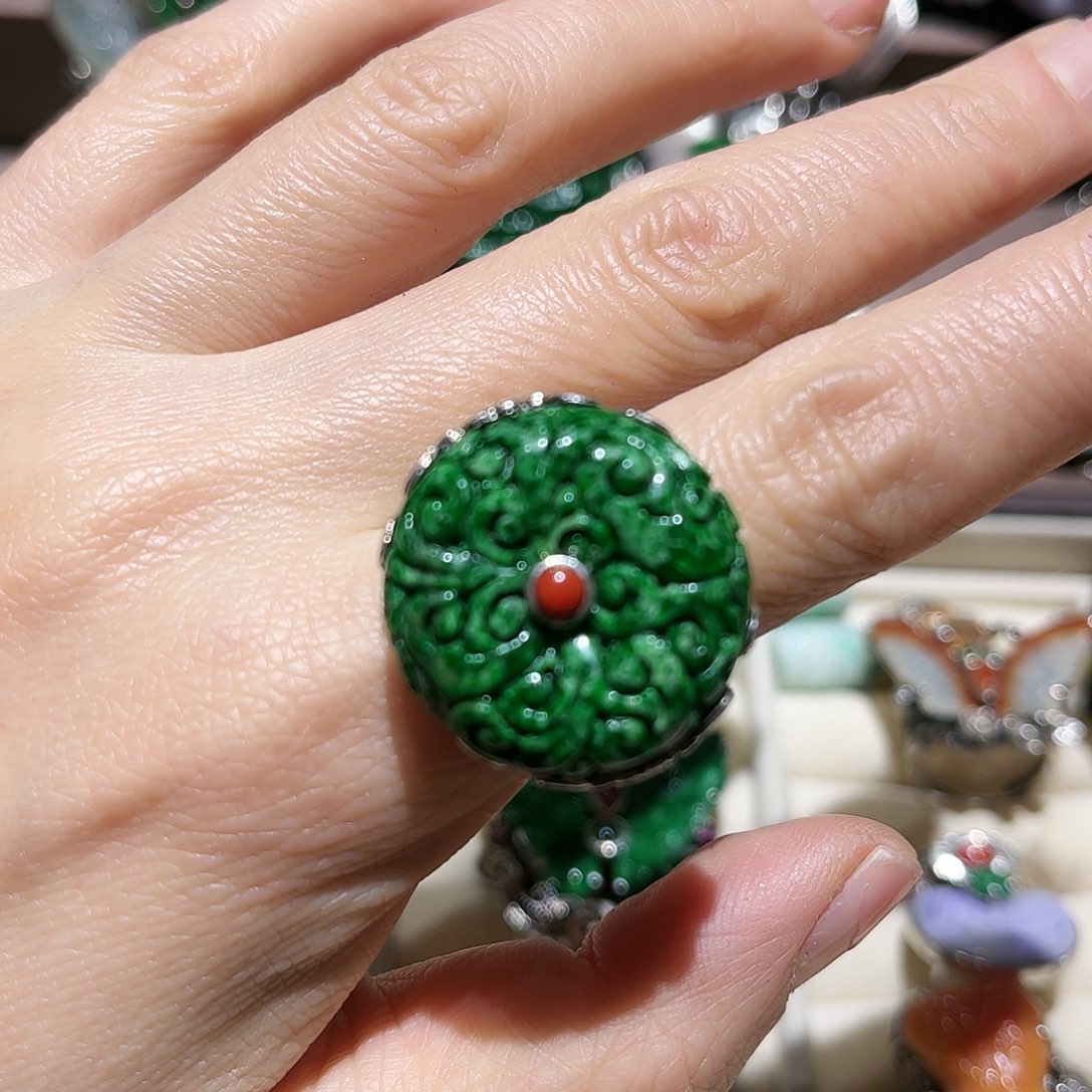 翡翠戒指合金个性十足时尚