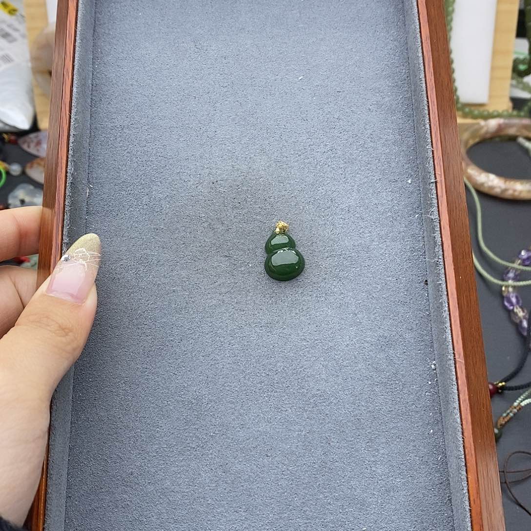 和田玉吊坠(不含链)18K金镶嵌