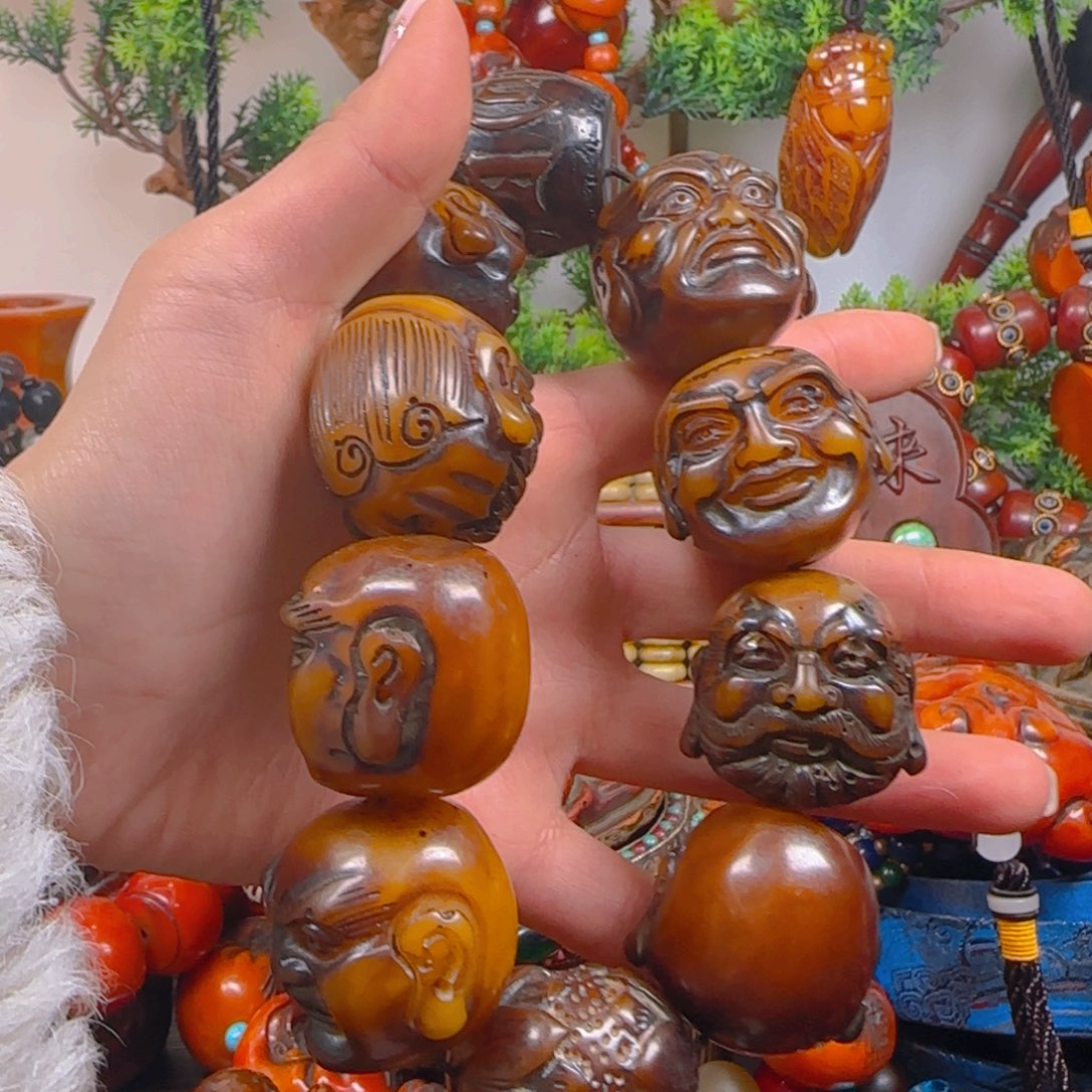 琥珀裸石未镶嵌手串