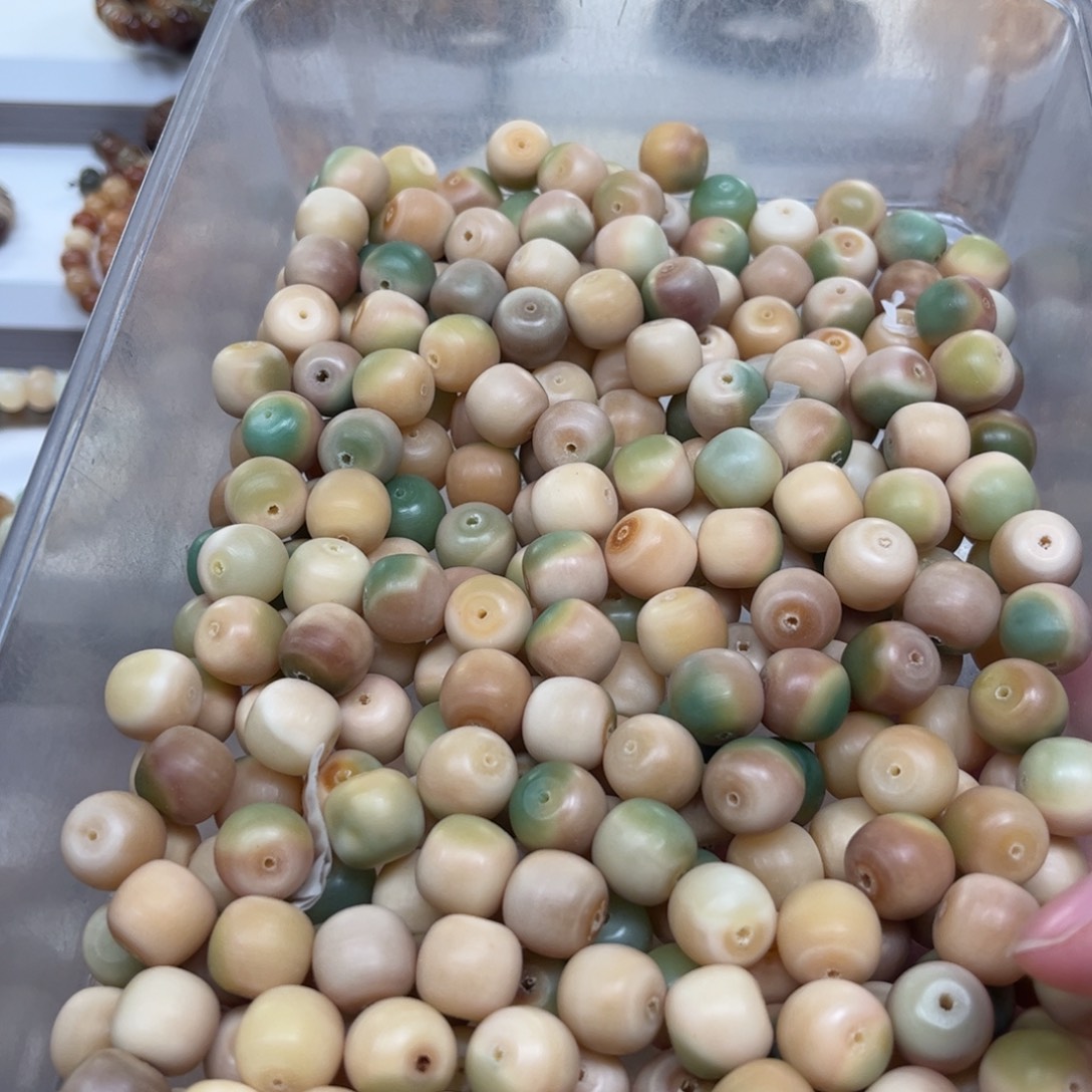 吊坠白玉菩提绿色半壁20颗