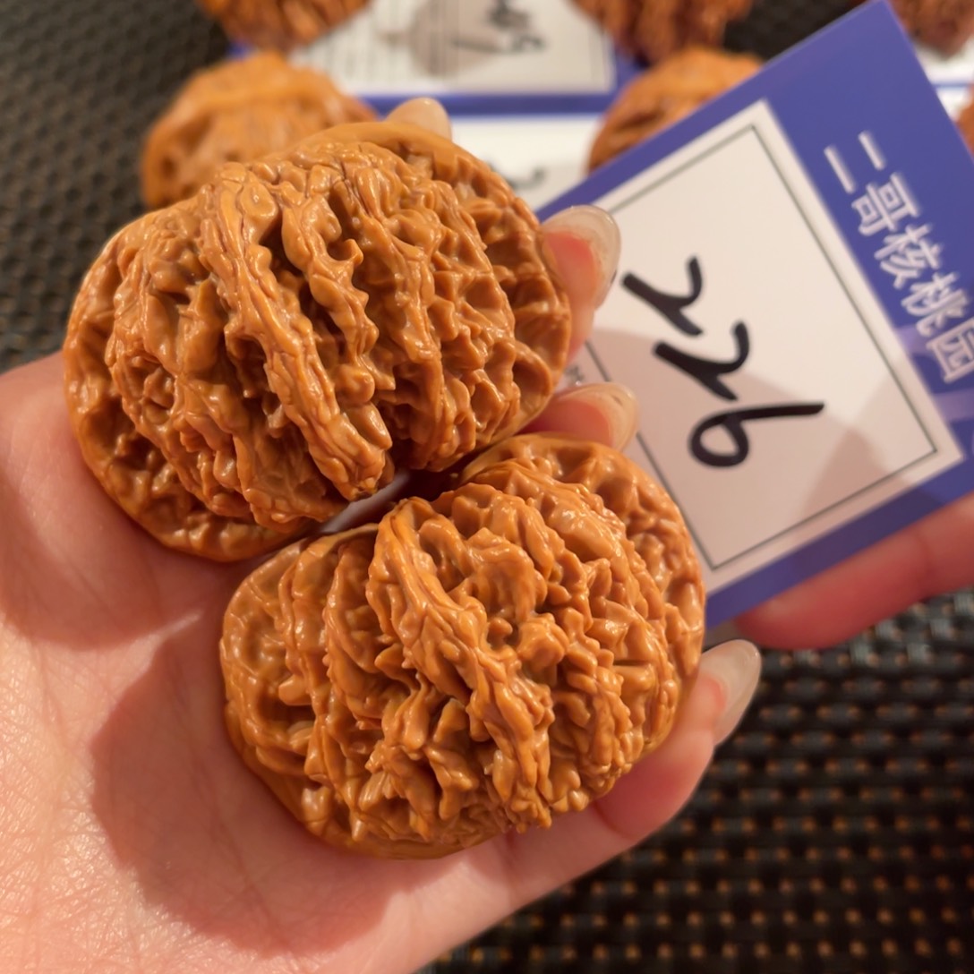 文玩核桃把件226号47尺虎头