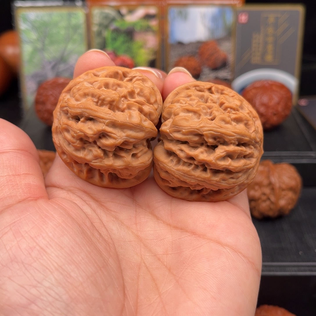 【闪购商品】文玩核桃吊坠平谷九龙42非全品