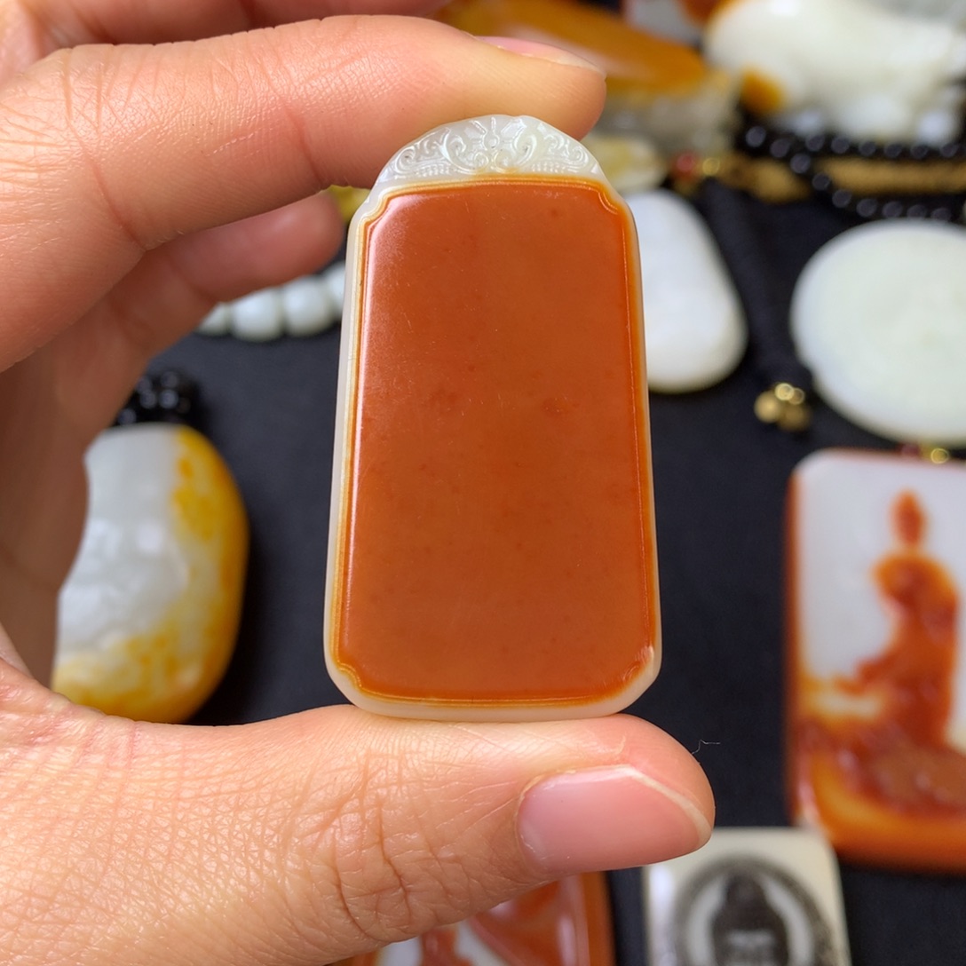 和田玉颈饰未镶嵌文*