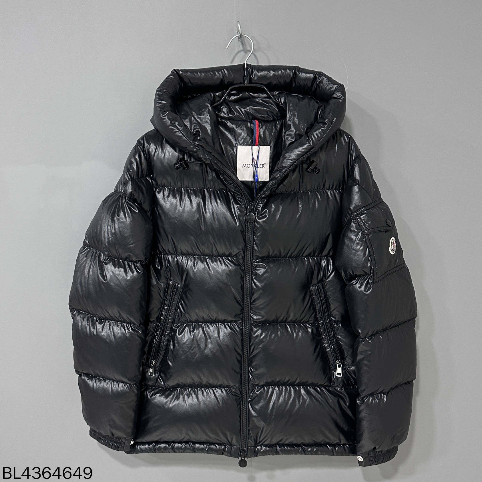 99新 MONCLER maya同系列Ecrins黑色羽绒服 蒙口/1码/64649