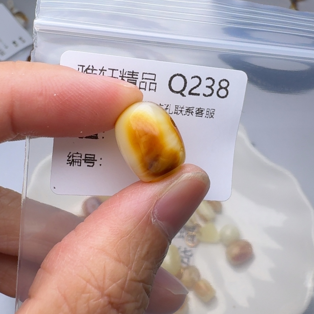 琥珀未镶嵌裸石琥珀