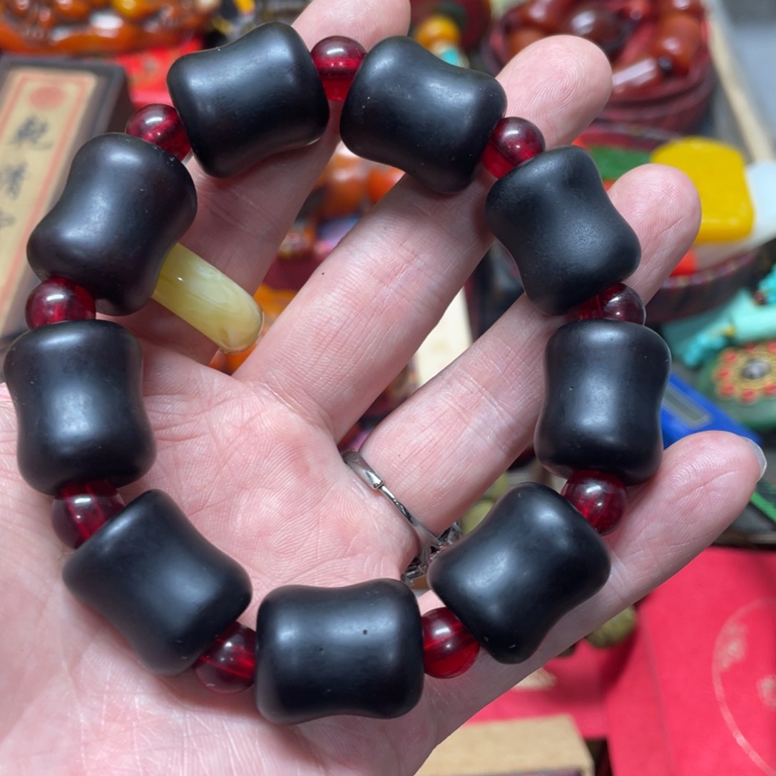 琥珀裸石未镶嵌好物推荐如图所示