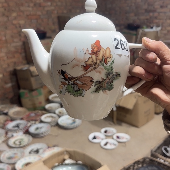 库存瓷片有磕碰多孔茶壶