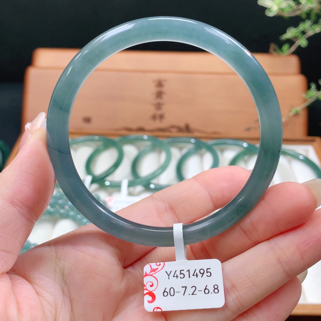 翡翠手镯未镶嵌天然