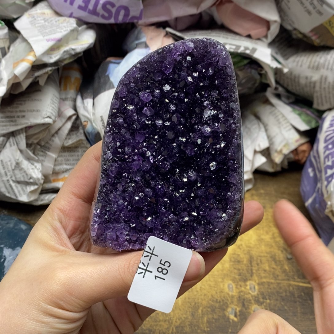 紫晶乌拉圭未镶嵌