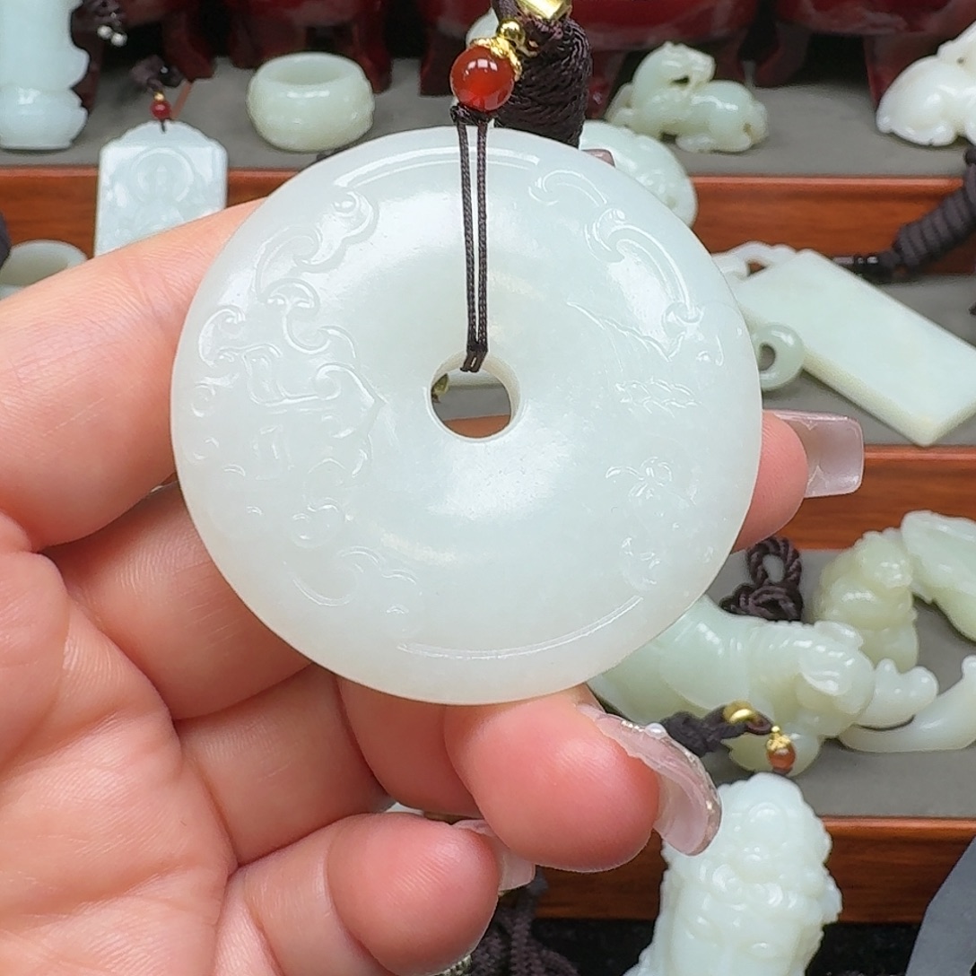 魏***情和田玉未镶嵌挂件