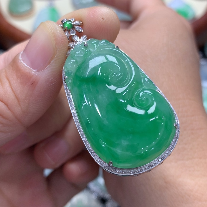 翡翠吊坠(不含链)18K金镶嵌