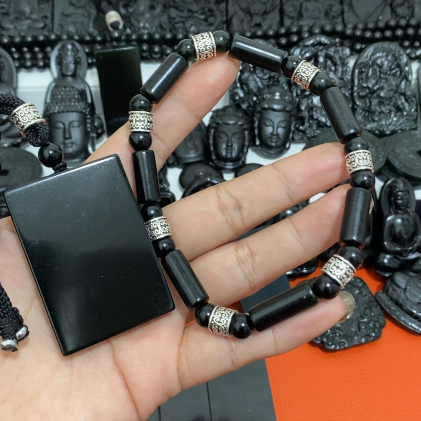 【闪购商品】未镶嵌蛇纹石玉颈饰塔**哟