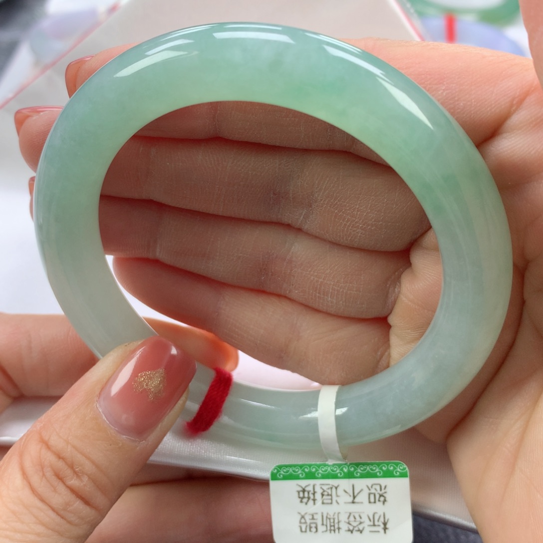 翡翠手镯未镶嵌58圈