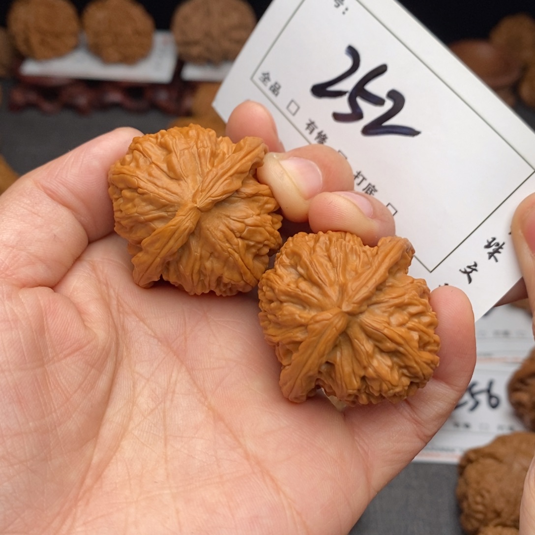 文玩核桃吊坠38白狮子252