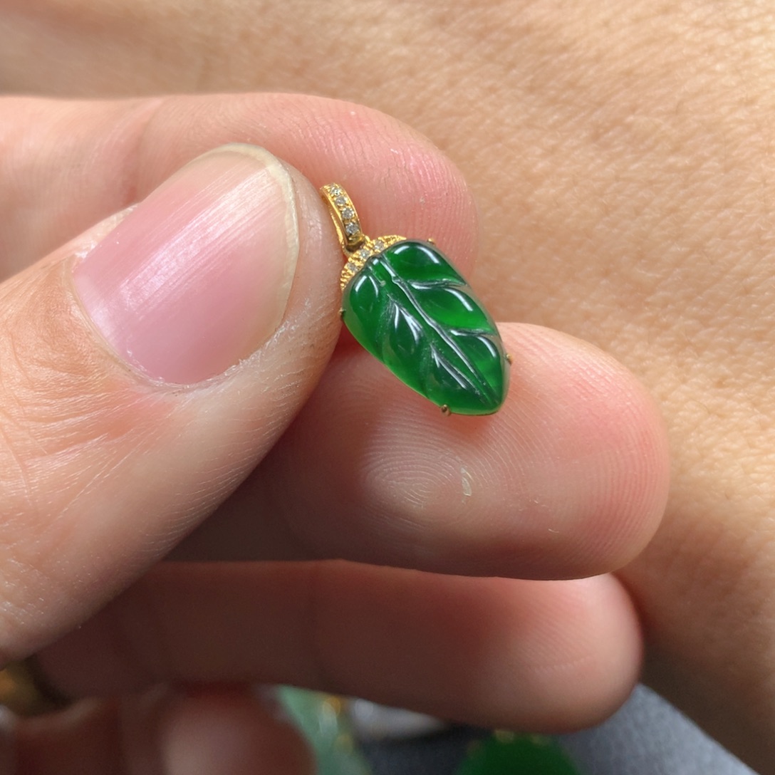 【闪购商品】翡翠颈饰18K金镶嵌翡翠