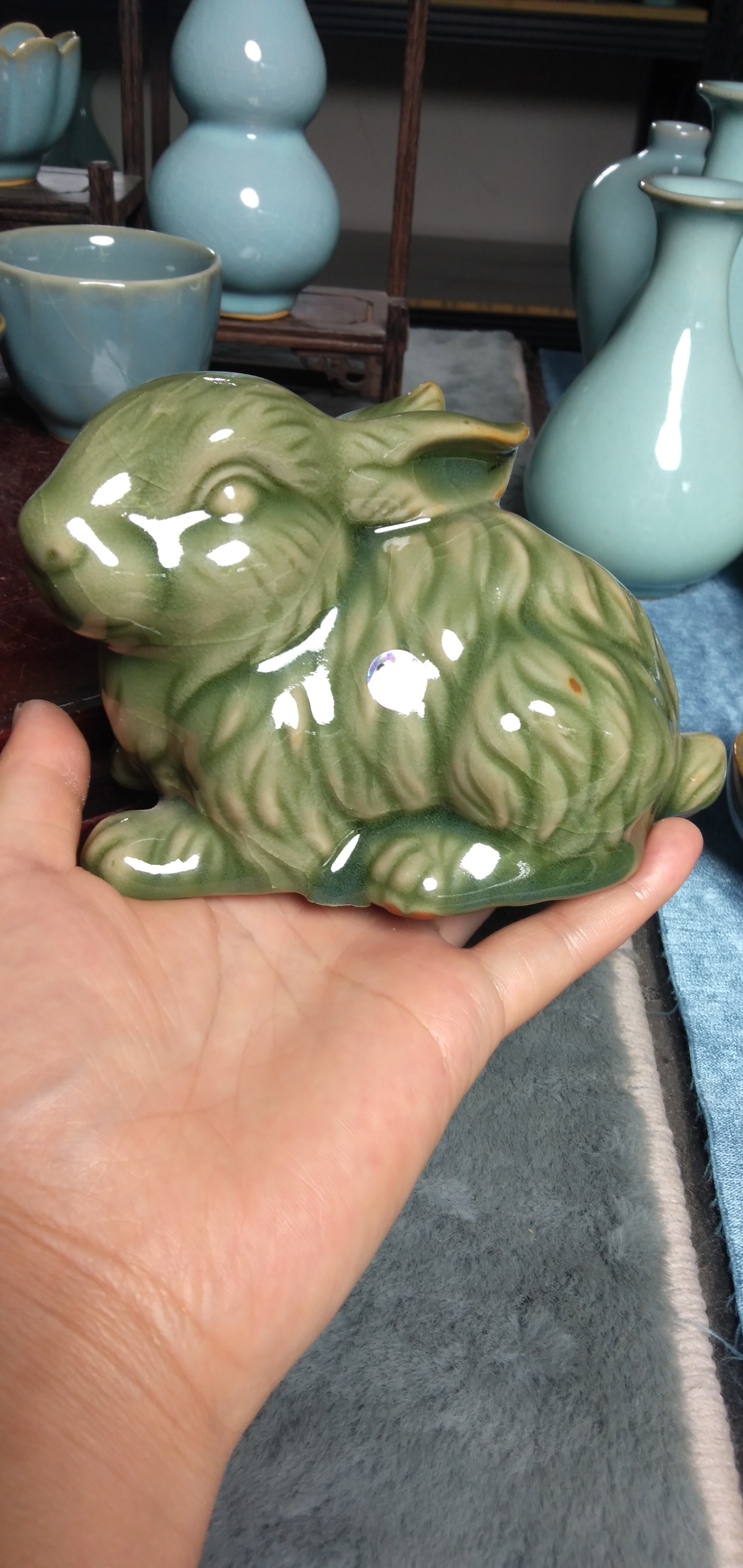 原矿原釉水，葱绿釉小兔子