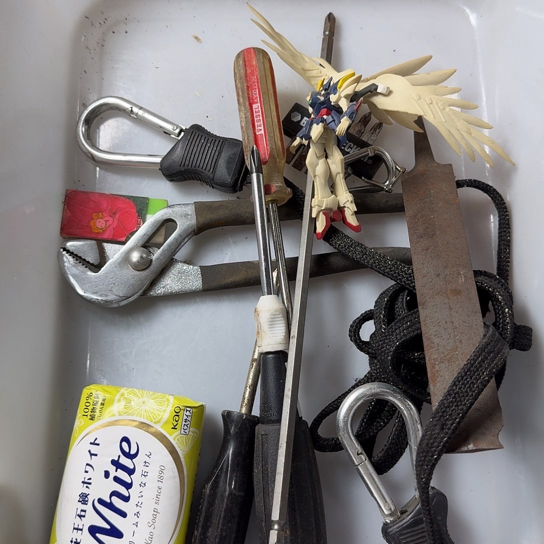 诗****吧中古商品，瑕疵品，不保好坏。290