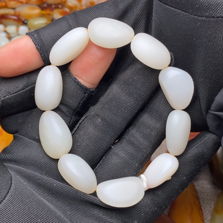 鑫***架和田玉未镶嵌手链