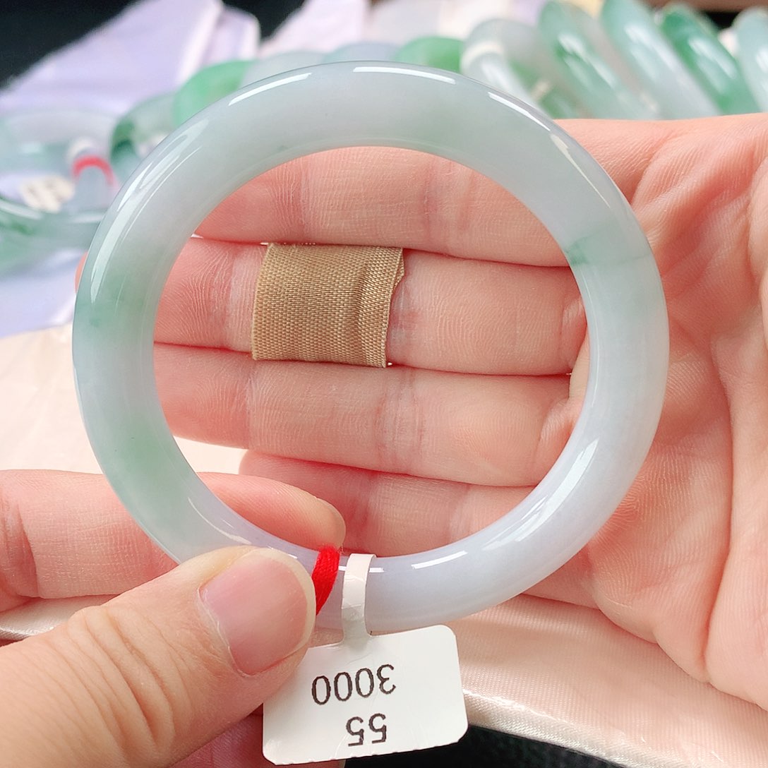 翡翠手镯未镶嵌缅甸A货翡翠手镯