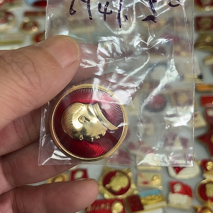 用***7红色收藏像章像章