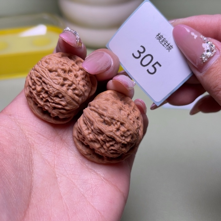 文玩核桃把件32尺白狮子305