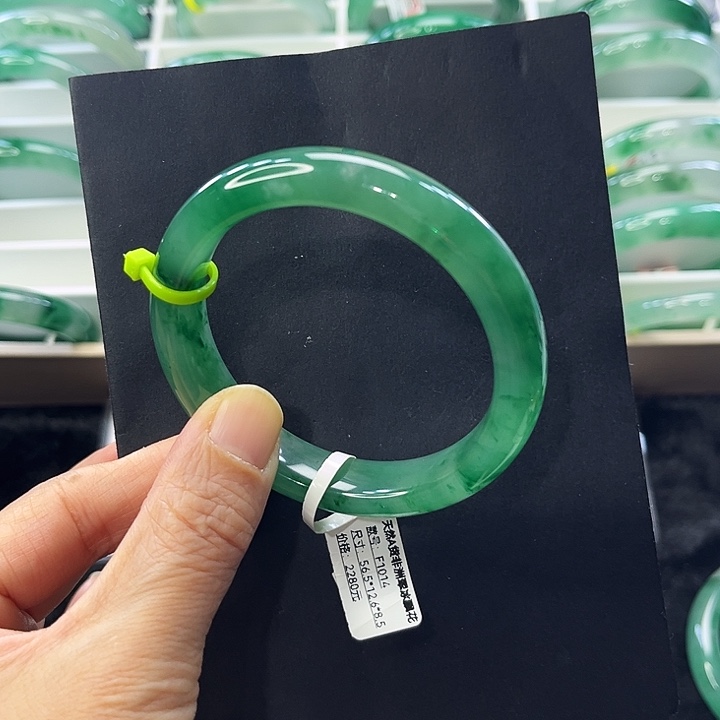 石英质玉（非洲翠）未镶嵌手镯1014