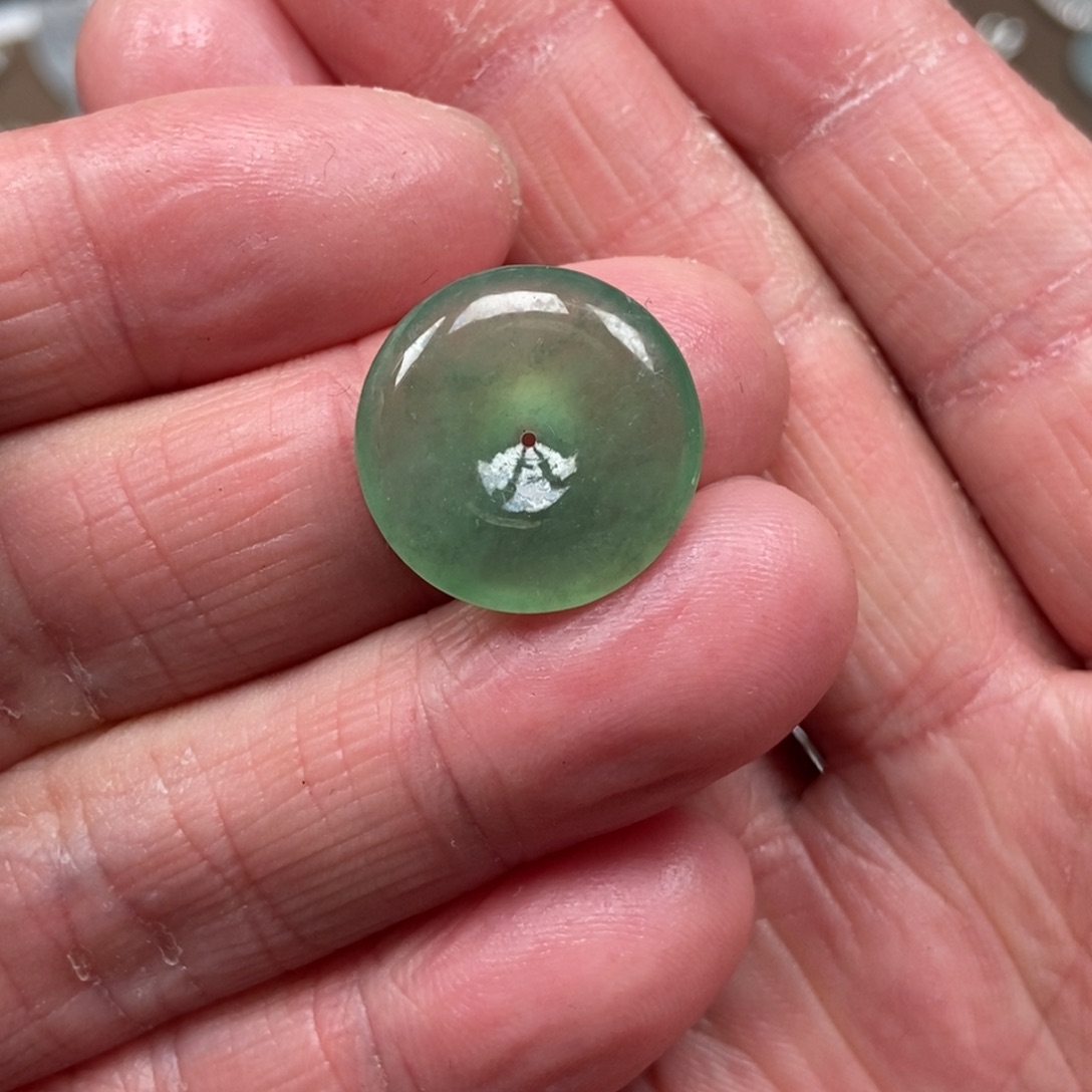 翡翠颈饰未镶嵌平安扣