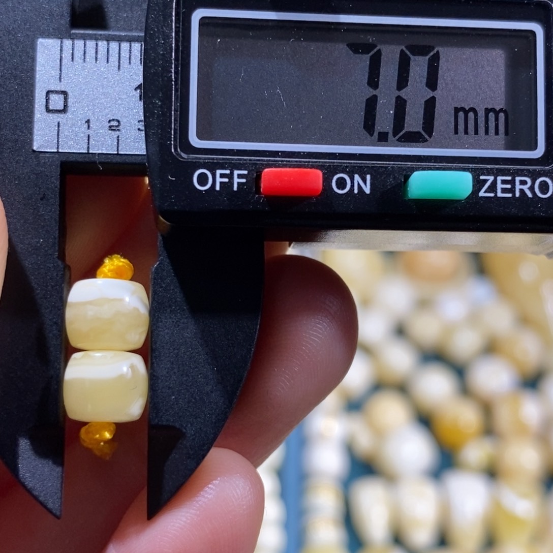 蜜蜡裸石未镶嵌配饰