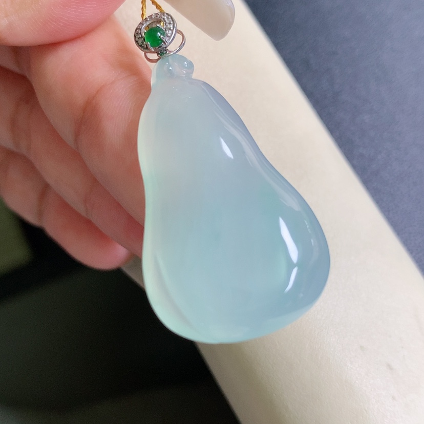 【闪购商品】翡翠颈饰18K金镶嵌福瓜