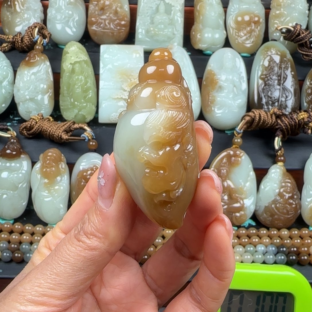 诚***人和田玉未镶嵌挂件