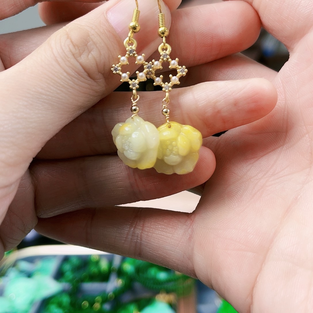 翡翠颈饰未镶嵌耳饰