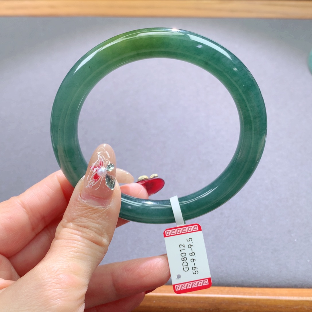 翡翠手镯未镶嵌 天然翡翠手镯叮当镯