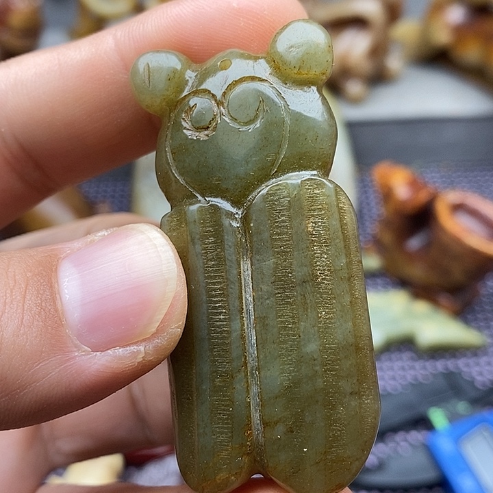 未镶嵌蛇纹石玉颈饰