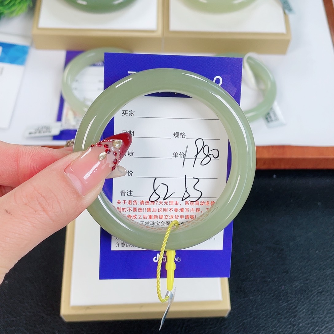 和田玉手镯未镶嵌