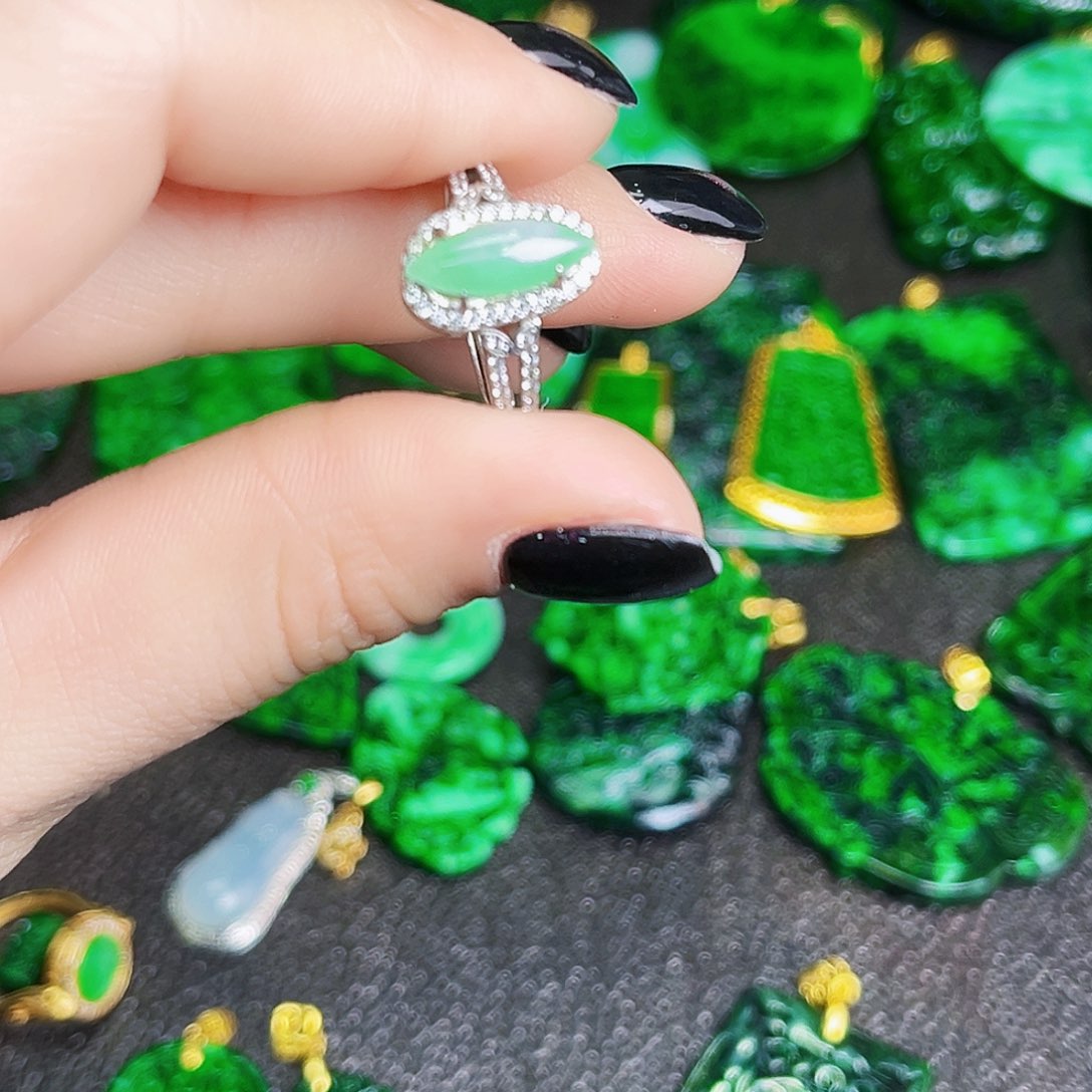 颈饰银S925镶嵌翡翠多样性