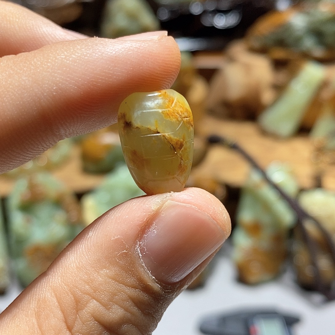 岫岩河磨玉（透闪石质玉）珠宝奇石未镶嵌