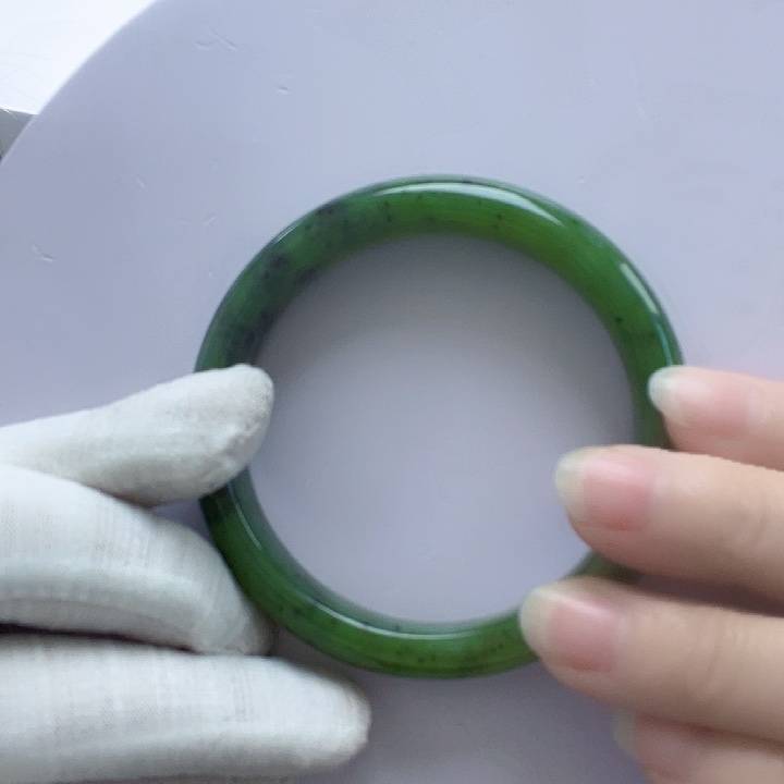 和田玉未镶嵌手镯包容