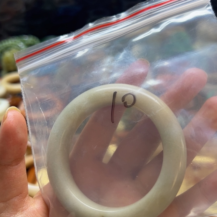 未镶嵌手镯石英质玉10